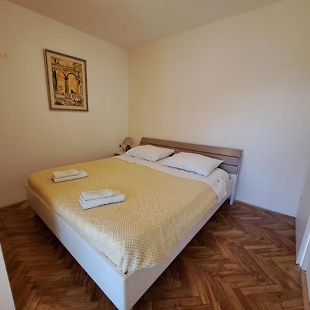 Apartments Sabina I Grapes Малинска Экстерьер фото