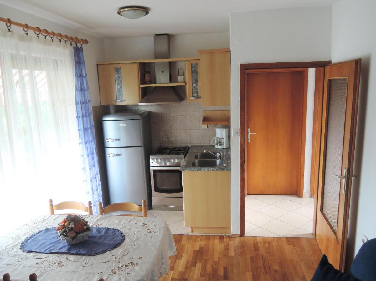 Apartments Sabina I Grapes Малинска Экстерьер фото