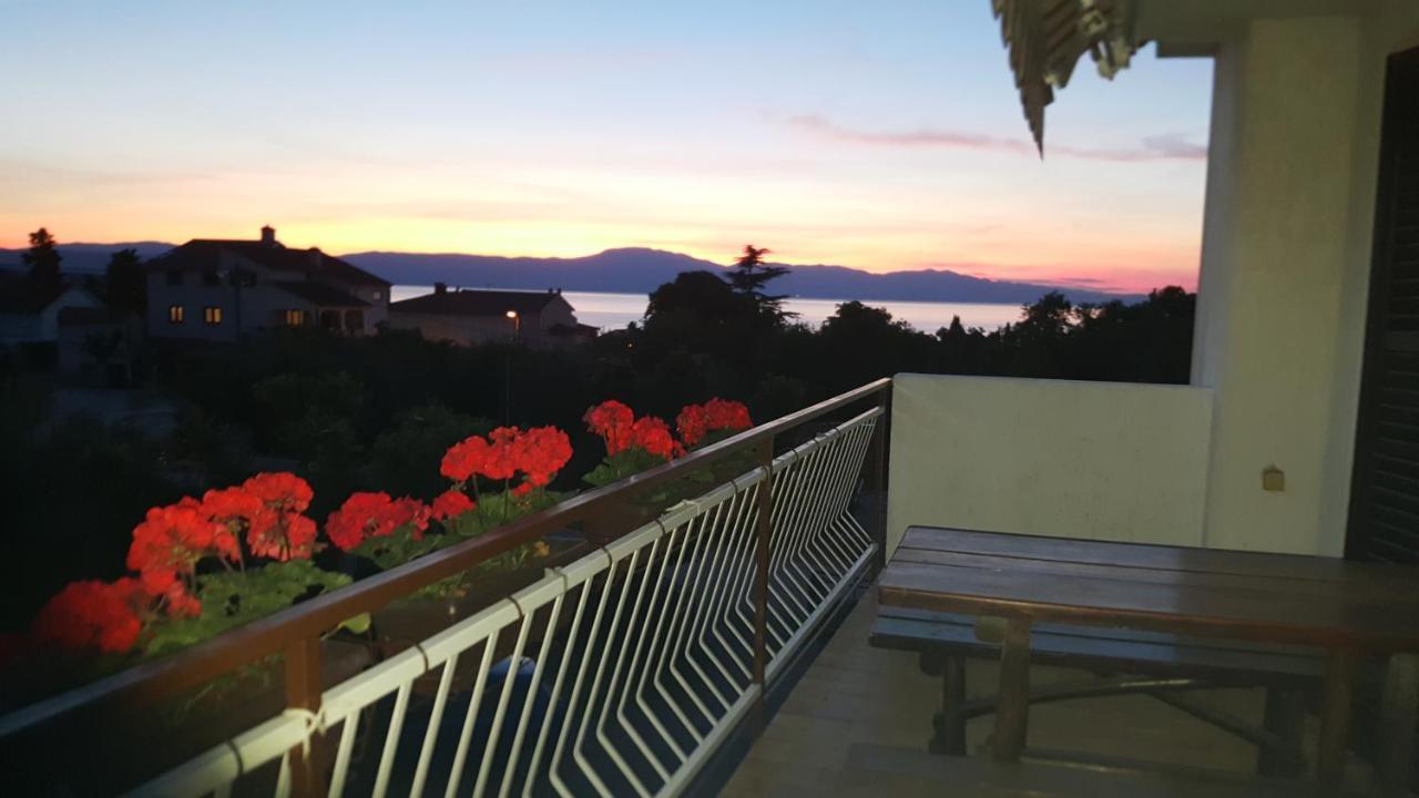 Apartments Sabina I Grapes Малинска Экстерьер фото