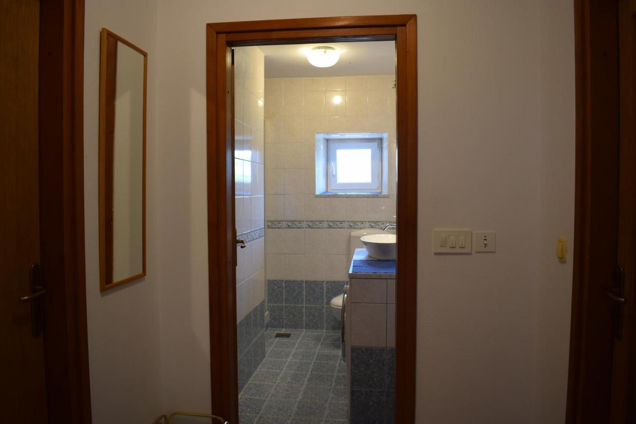 Apartments Sabina I Grapes Малинска Экстерьер фото