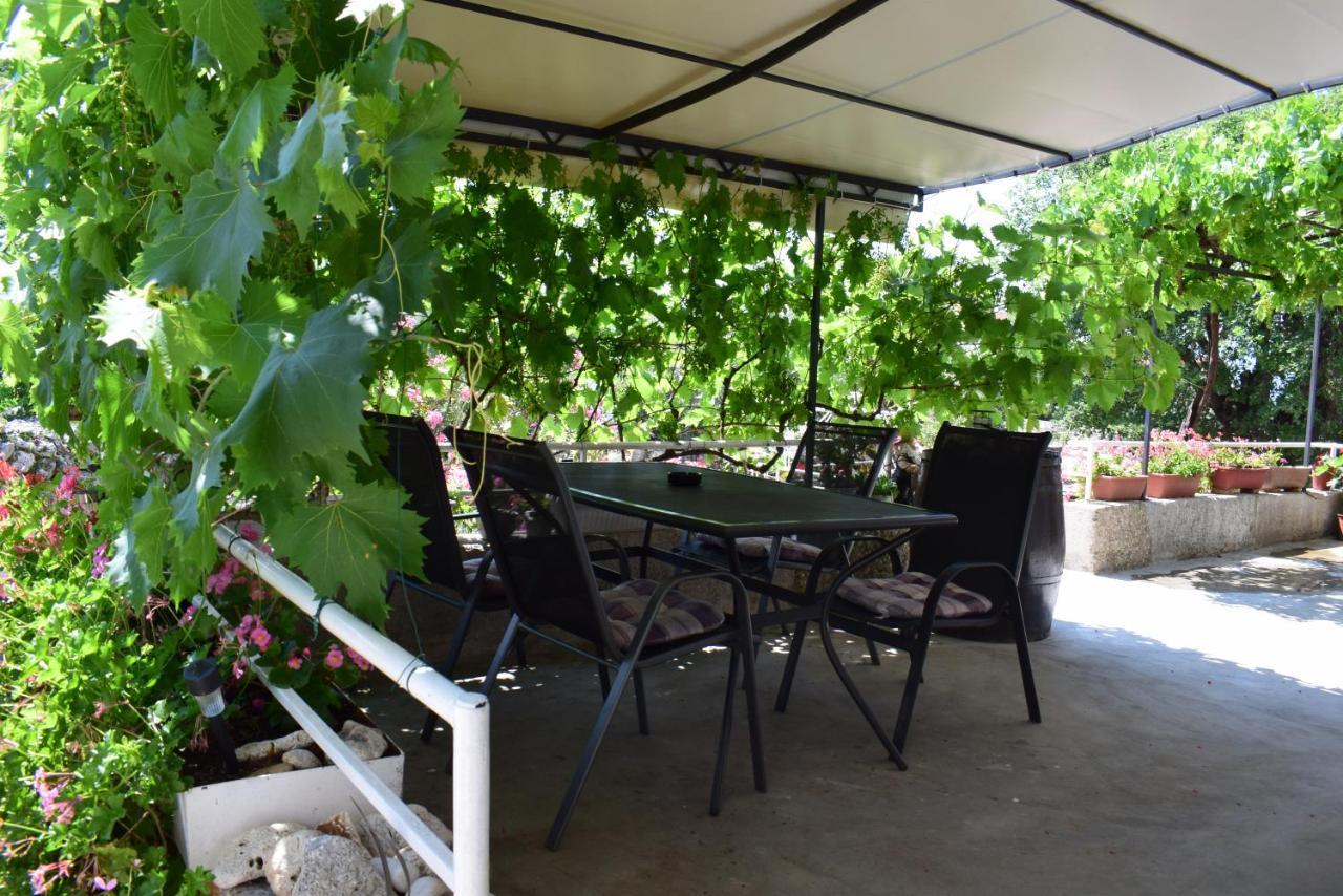 Apartments Sabina I Grapes Малинска Экстерьер фото