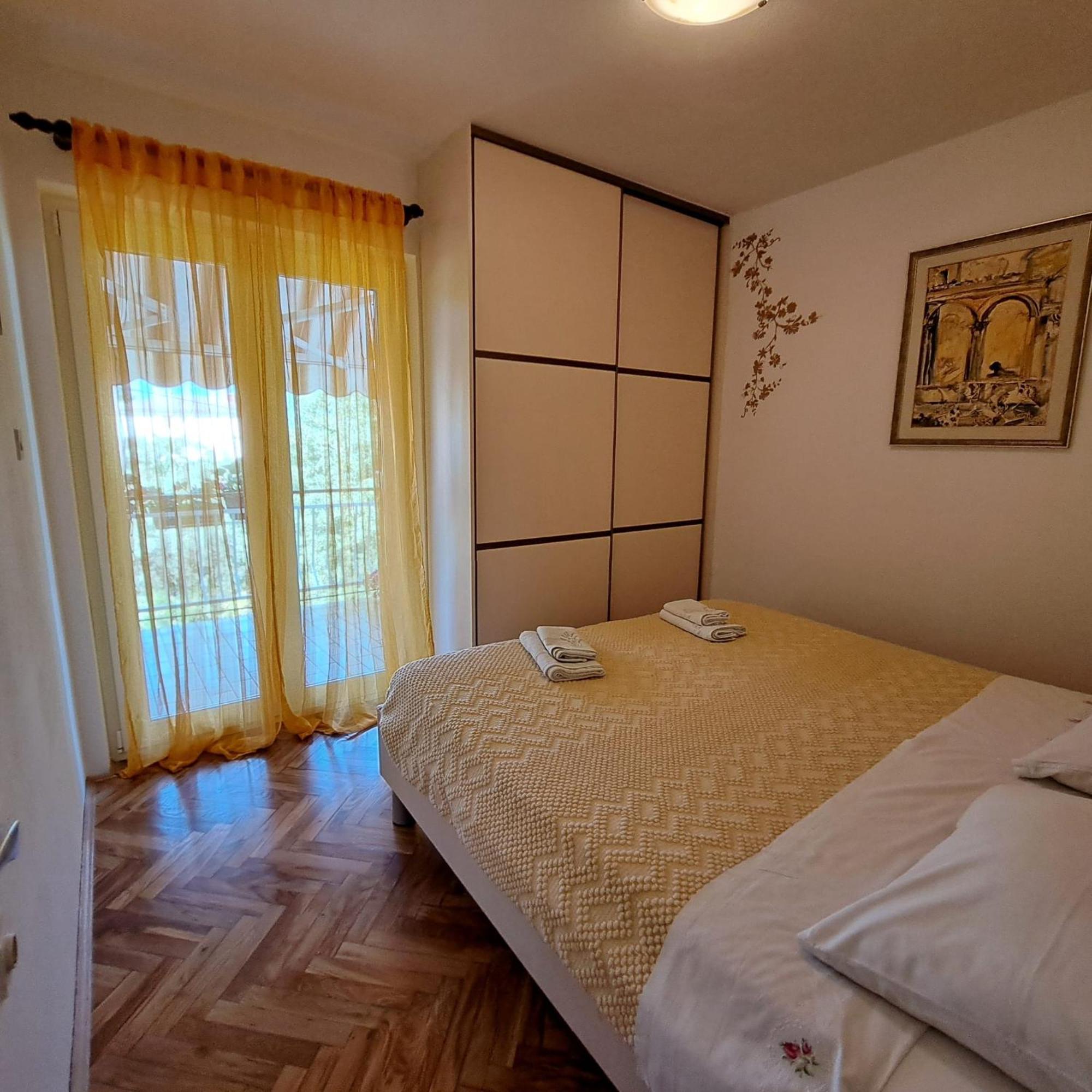 Apartments Sabina I Grapes Малинска Экстерьер фото