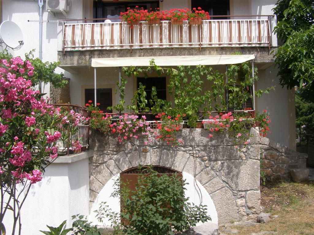 Apartments Sabina I Grapes Малинска Экстерьер фото