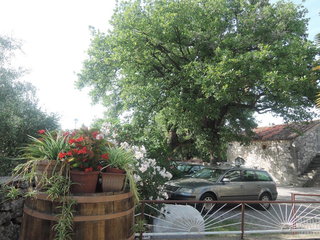 Apartments Sabina I Grapes Малинска Экстерьер фото