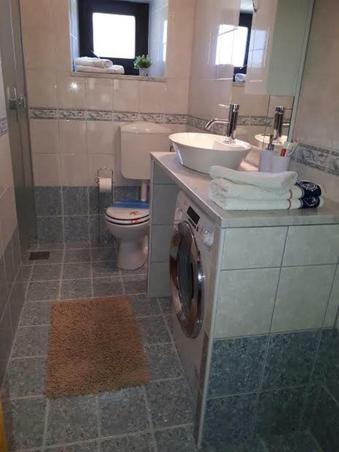 Apartments Sabina I Grapes Малинска Экстерьер фото